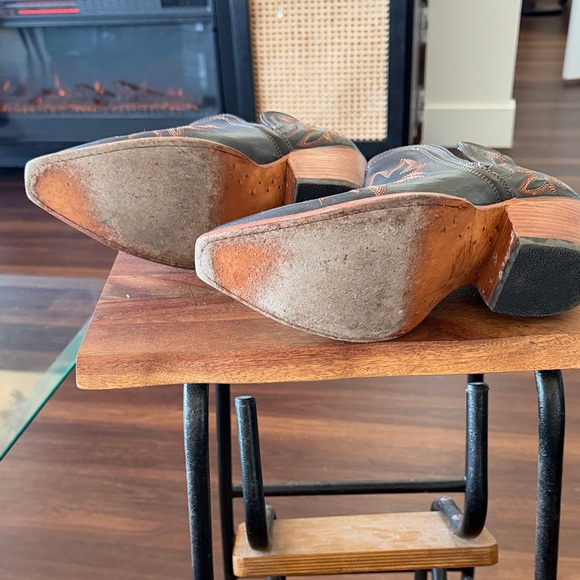 Ariat Western Ankle Boots Size 8 Wide - Picture 3 of 6